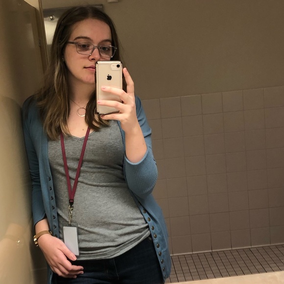 Meet your Posher, Nicole - Picture 4 of 4